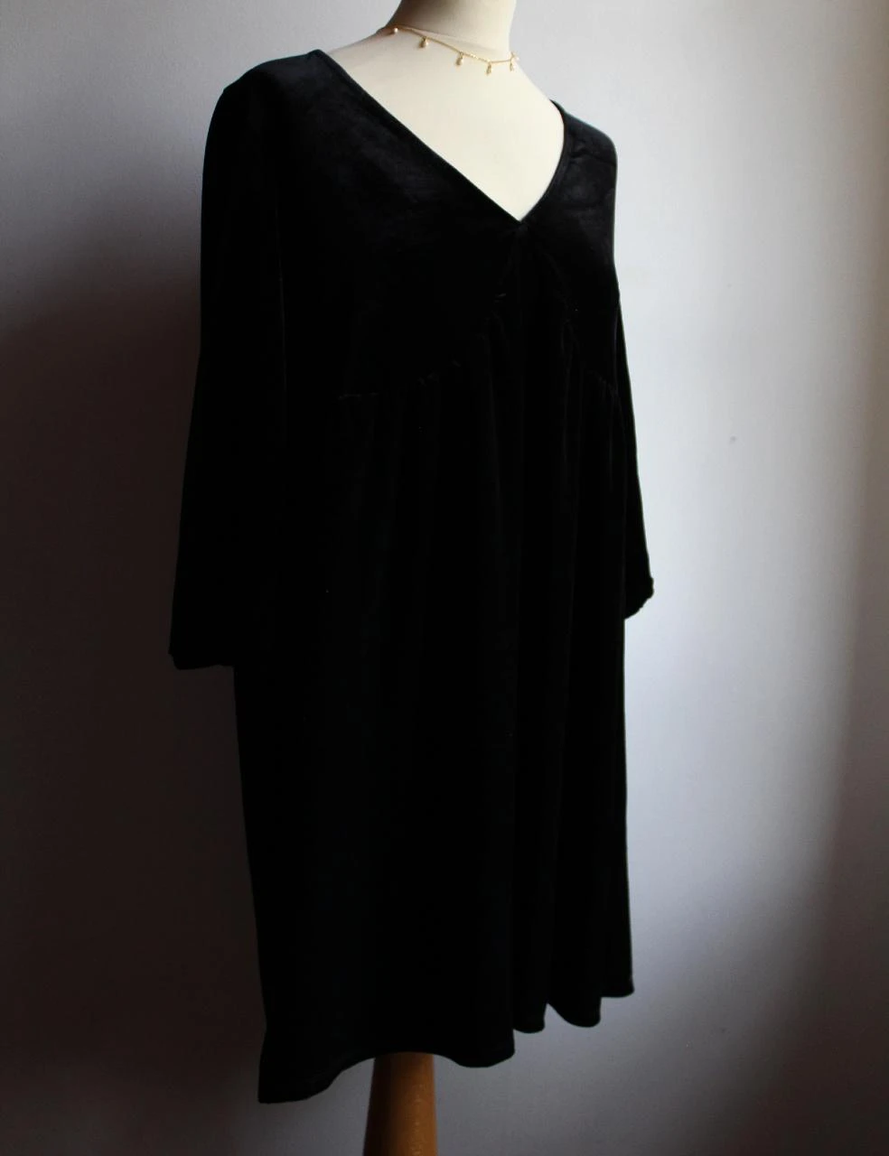 Vestido preto de veludo Kiabi – photo 2